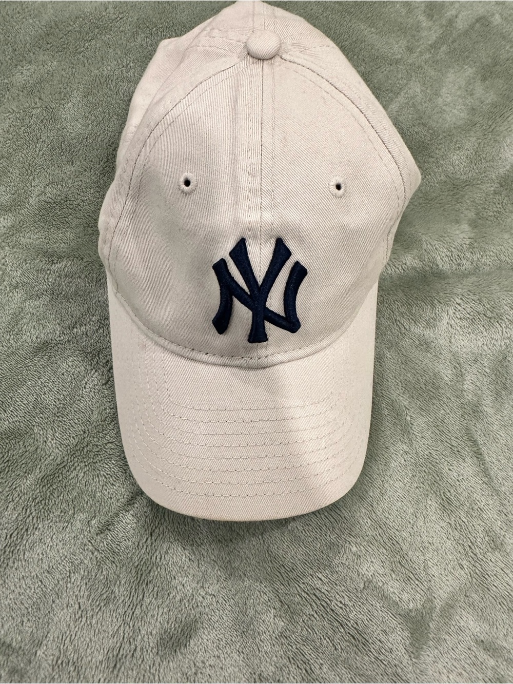 New York Yankees Classic Logo Baseball Cap - Light Beige with Navy Emblem
